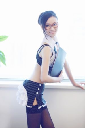 放荡娇妻张开腿任人玩的角色介绍_免费高清观看